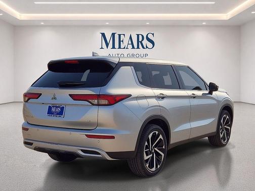 White Diamond 2022 Mitsubishi Outlander SE