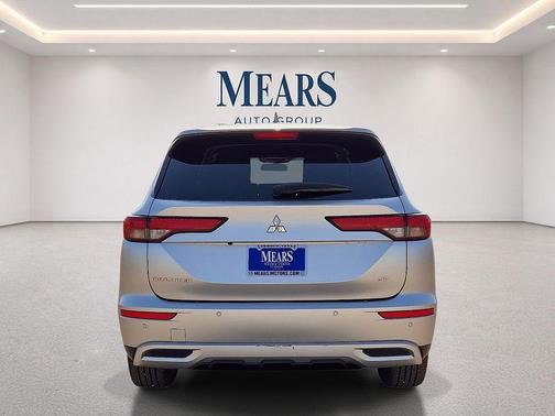 White Diamond 2022 Mitsubishi Outlander SE