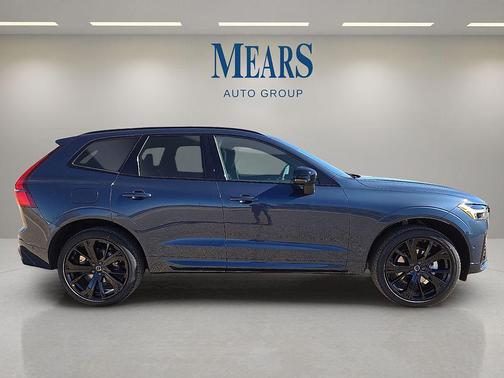 2026 Volvo XC60 B5 Ultra Black Edition