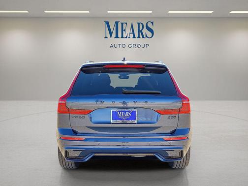 2026 Volvo XC60 B5 Ultra Black Edition