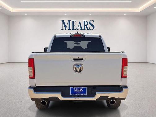Bright White Clearcoat 2022 RAM 1500 Big Horn/Lone Star