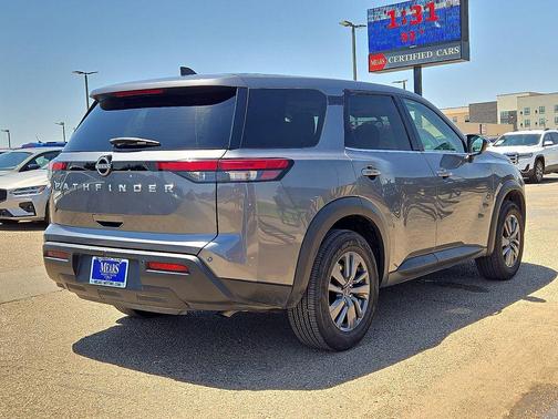 2023 Nissan Pathfinder S FWD