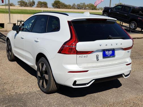 2025 Volvo XC60 Plug-In Hybrid T8 Plus