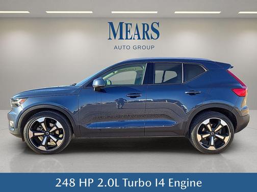 2021 Volvo XC40 T5 Momentum