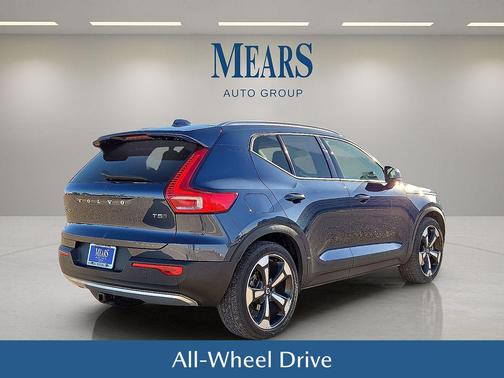 2021 Volvo XC40 T5 Momentum