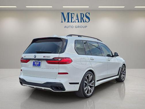 2022 BMW X7 M50i