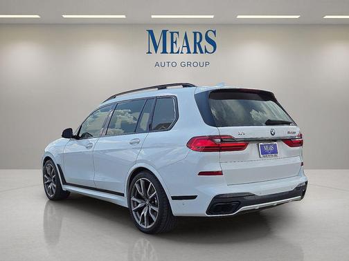 2022 BMW X7 M50i