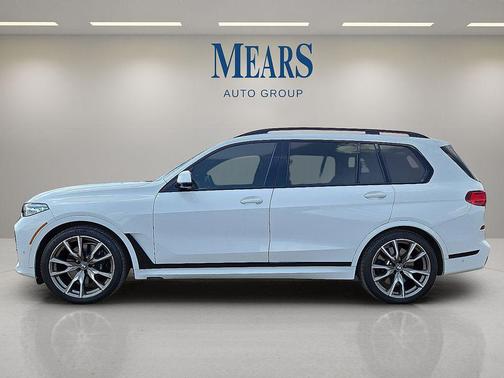 2022 BMW X7 M50i