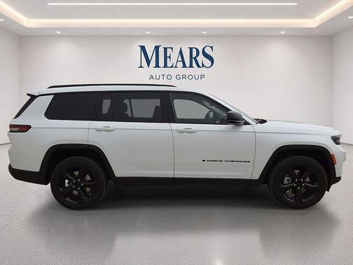 Bright White Clearcoat 2023 Jeep Grand Cherokee L Limited