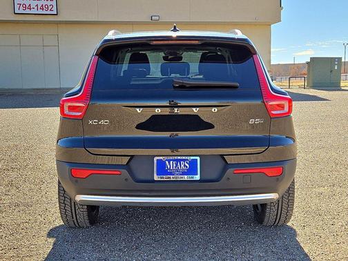 2023 Volvo XC40 B5 Plus Bright Theme
