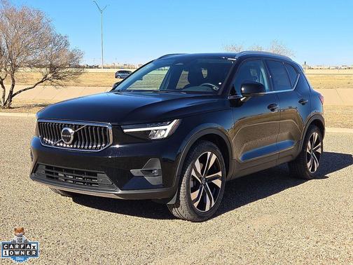 2023 Volvo XC40 B5 Plus Bright Theme