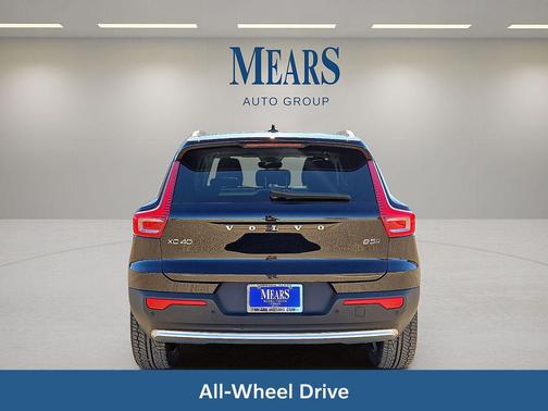 2023 Volvo XC40 B5 Plus Bright Theme