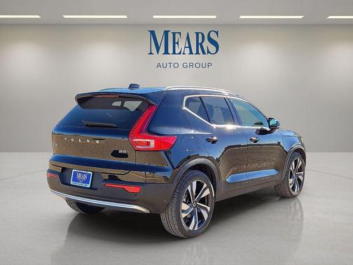 2023 Volvo XC40 B5 Plus Bright Theme