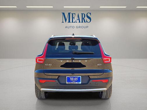 2023 Volvo XC40 B5 Plus Bright Theme