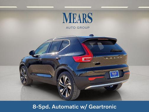 2023 Volvo XC40 B5 Plus Bright Theme