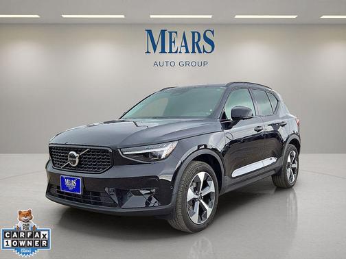 2024 Volvo XC40 B5 Plus Dark Theme
