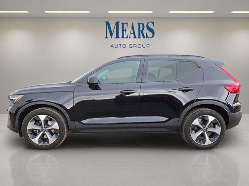 2024 Volvo XC40 B5 Plus Dark Theme