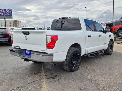 2017 Nissan Titan SV