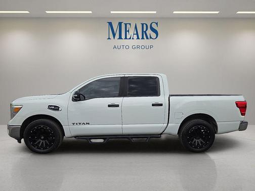 2017 Nissan Titan SV