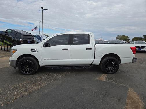 2017 Nissan Titan SV