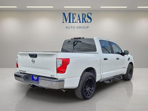 2017 Nissan Titan SV