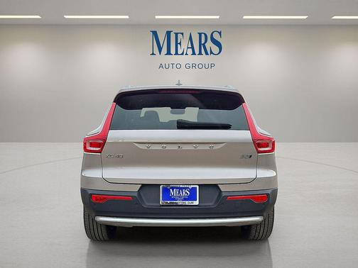 2023 Volvo XC40 B5 Plus Bright Theme