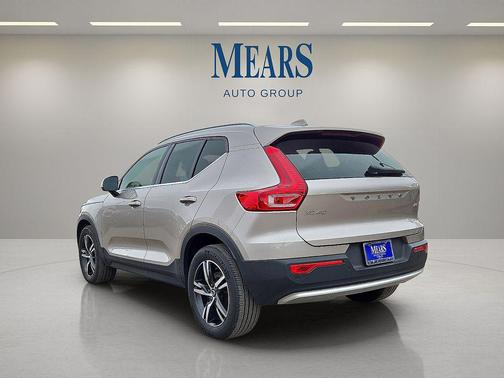2023 Volvo XC40 B5 Plus Bright Theme
