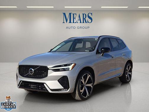 2023 Volvo XC60 B5 Ultimate Dark Theme