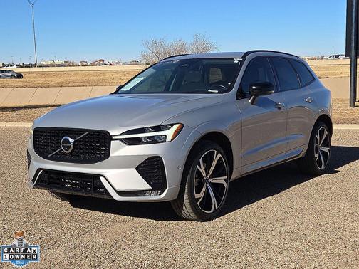 2023 Volvo XC60 B5 Ultimate Dark Theme