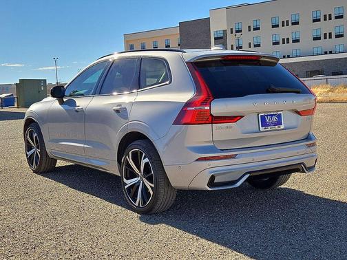 2023 Volvo XC60 B5 Ultimate Dark Theme