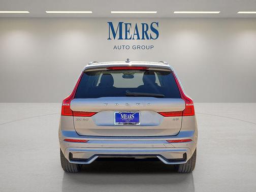 2023 Volvo XC60 B5 Ultimate Dark Theme