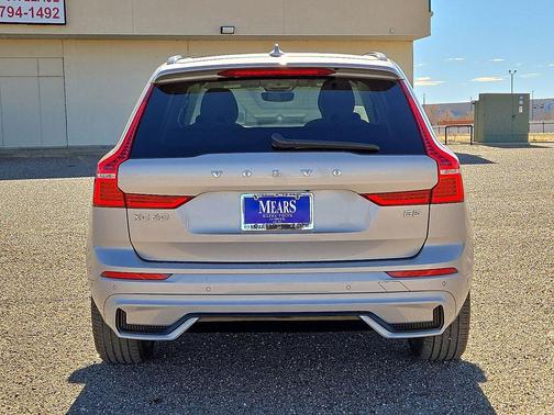 2023 Volvo XC60 B5 Ultimate Dark Theme