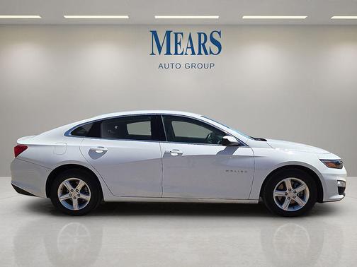 Summit White 2025 Chevrolet Malibu 1LS