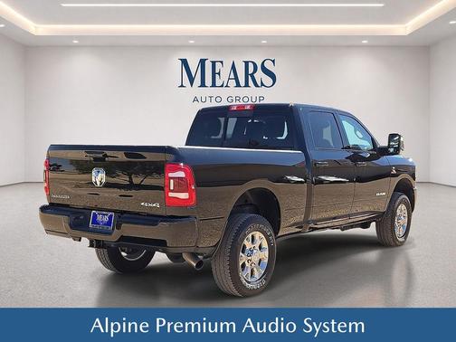 Diamond Black Crystal Pearlcoat 2024 RAM 2500 Laramie Crew Cab 4x4 6'4' Box