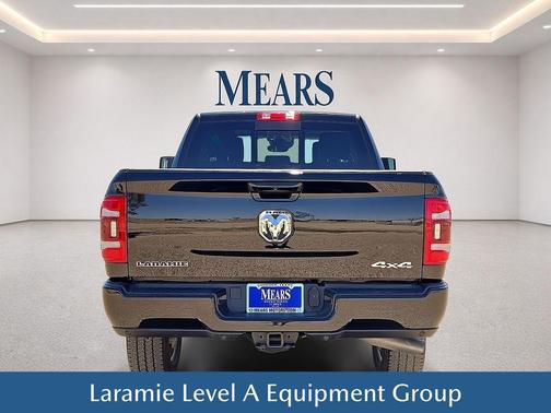 Diamond Black Crystal Pearlcoat 2024 RAM 2500 Laramie Crew Cab 4x4 6'4' Box