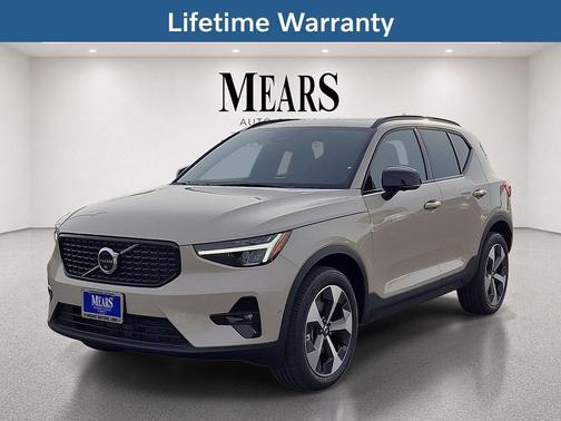 Sand Dune Metallic 2026 Volvo XC40 Plus, B4 FWD Gas (mild hybrid), Dark