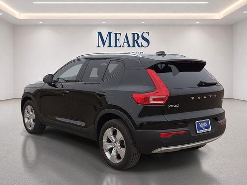 Black 2021 Volvo XC40 T4 Momentum