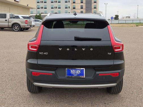Black 2021 Volvo XC40 T4 Momentum