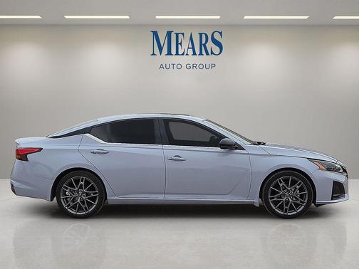 2024 Nissan Altima SR VC-Turbo FWD