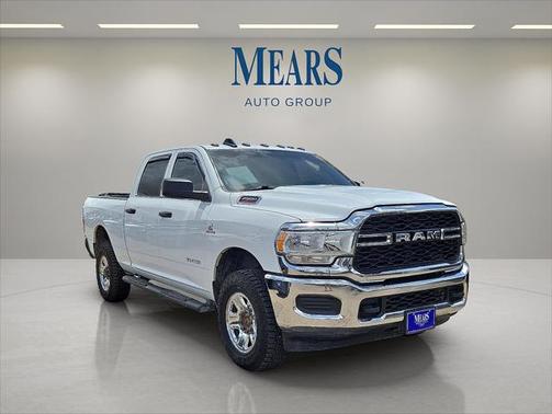 2022 RAM 2500 Tradesman Crew Cab 4x4 6'4' Box
