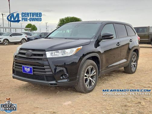 Midnight Black Metallic 2019 Toyota Highlander LE I4