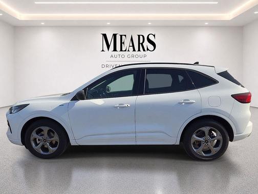 Oxford White 2023 Ford Escape ST-Line