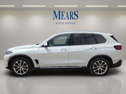 White Metallic 2024 BMW X5 sDrive40i