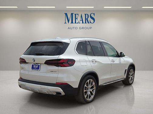 White Metallic 2024 BMW X5 sDrive40i