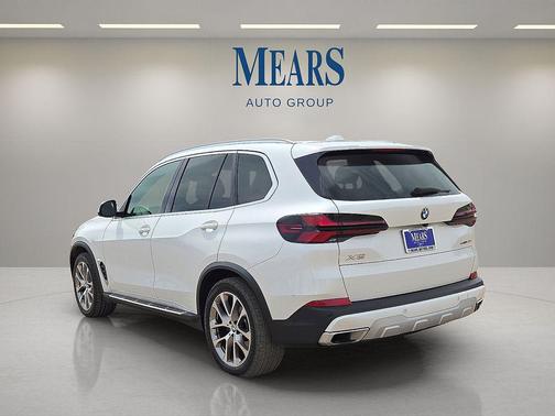 White Metallic 2024 BMW X5 sDrive40i