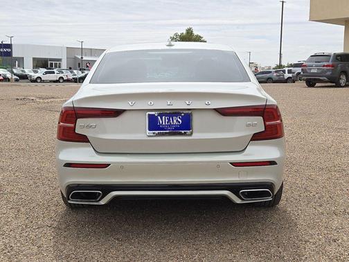 Birch Light Metallic 2022 Volvo S60 T5 Momentum