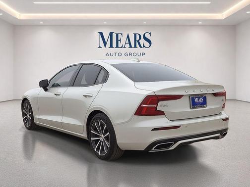 Birch Light Metallic 2022 Volvo S60 T5 Momentum