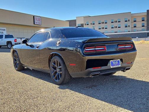 2021 Dodge Challenger SXT