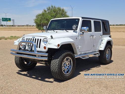 Bright White Clearcoat 2013 Jeep Wrangler Unlimited Sahara