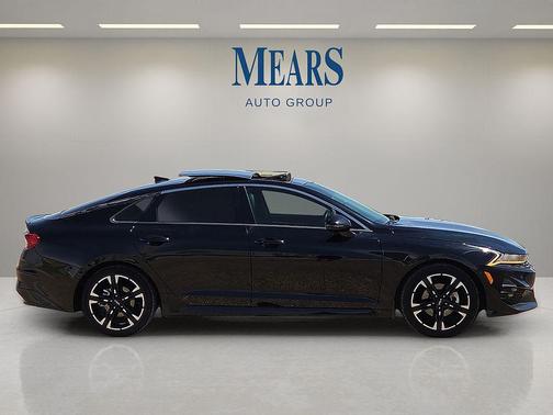 Ebony Black 2022 Kia K5 GT-Line